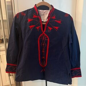 Diseño Josefa vintage hand embroidery top blouse cotton, navy blue red.